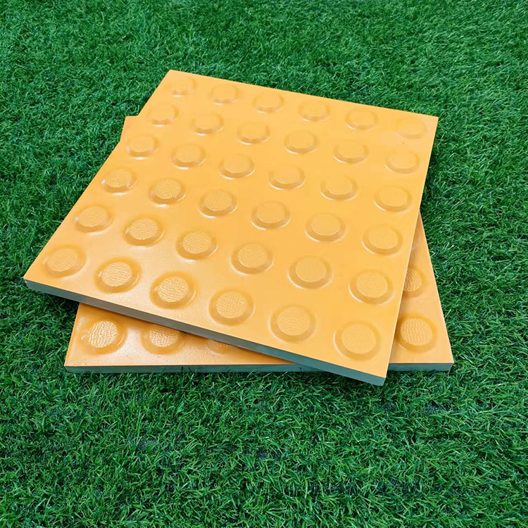 誰家便宜我就買誰的？盲道磚廠家經(jīng)常聽到的一句話